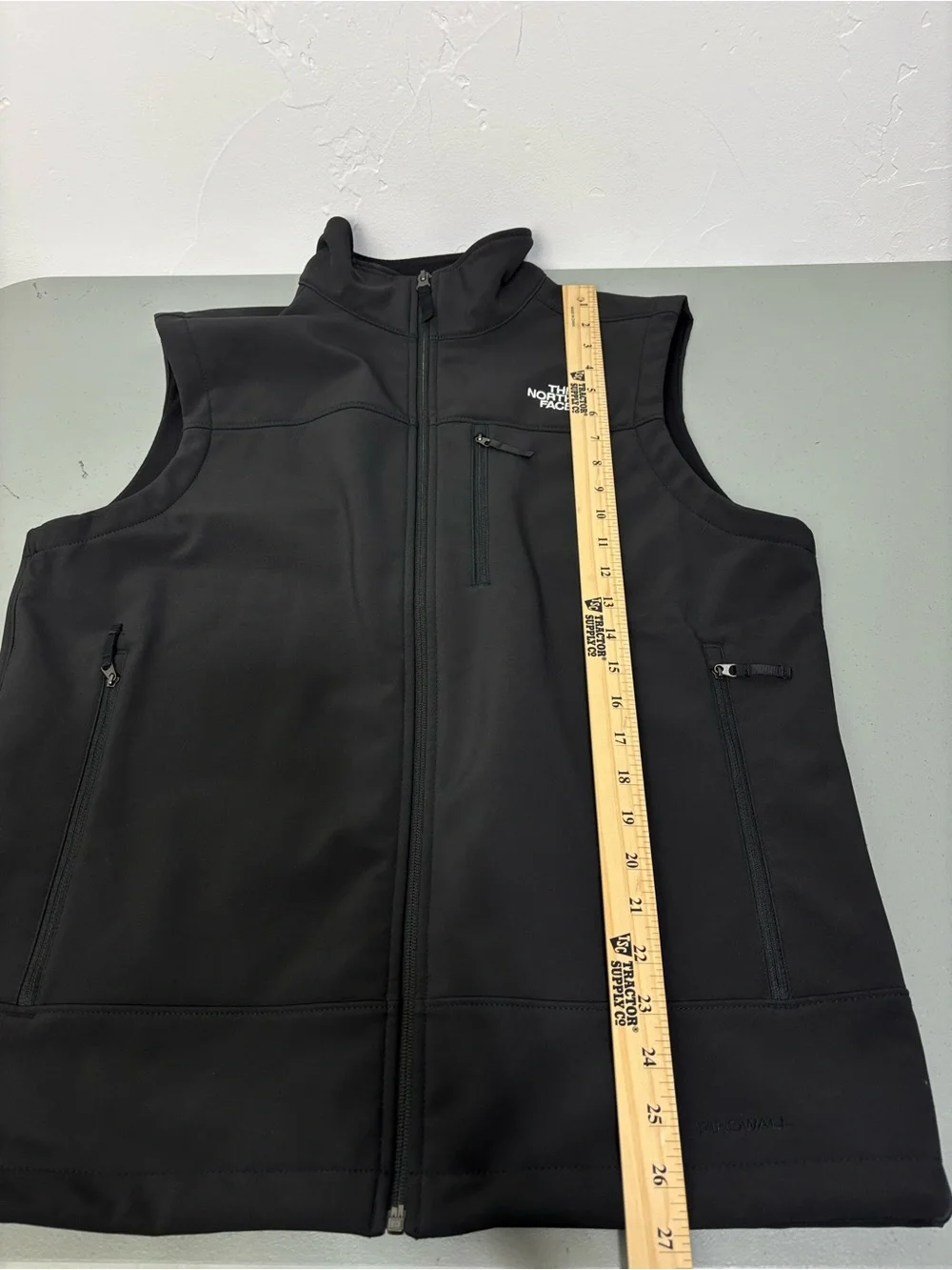 The North Face Black Softshell Vest Jacket Men's Medium Full Zip Winter Fall
